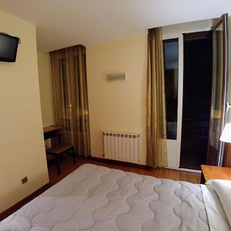 Hostal Prada Borges León Eksteriør billede