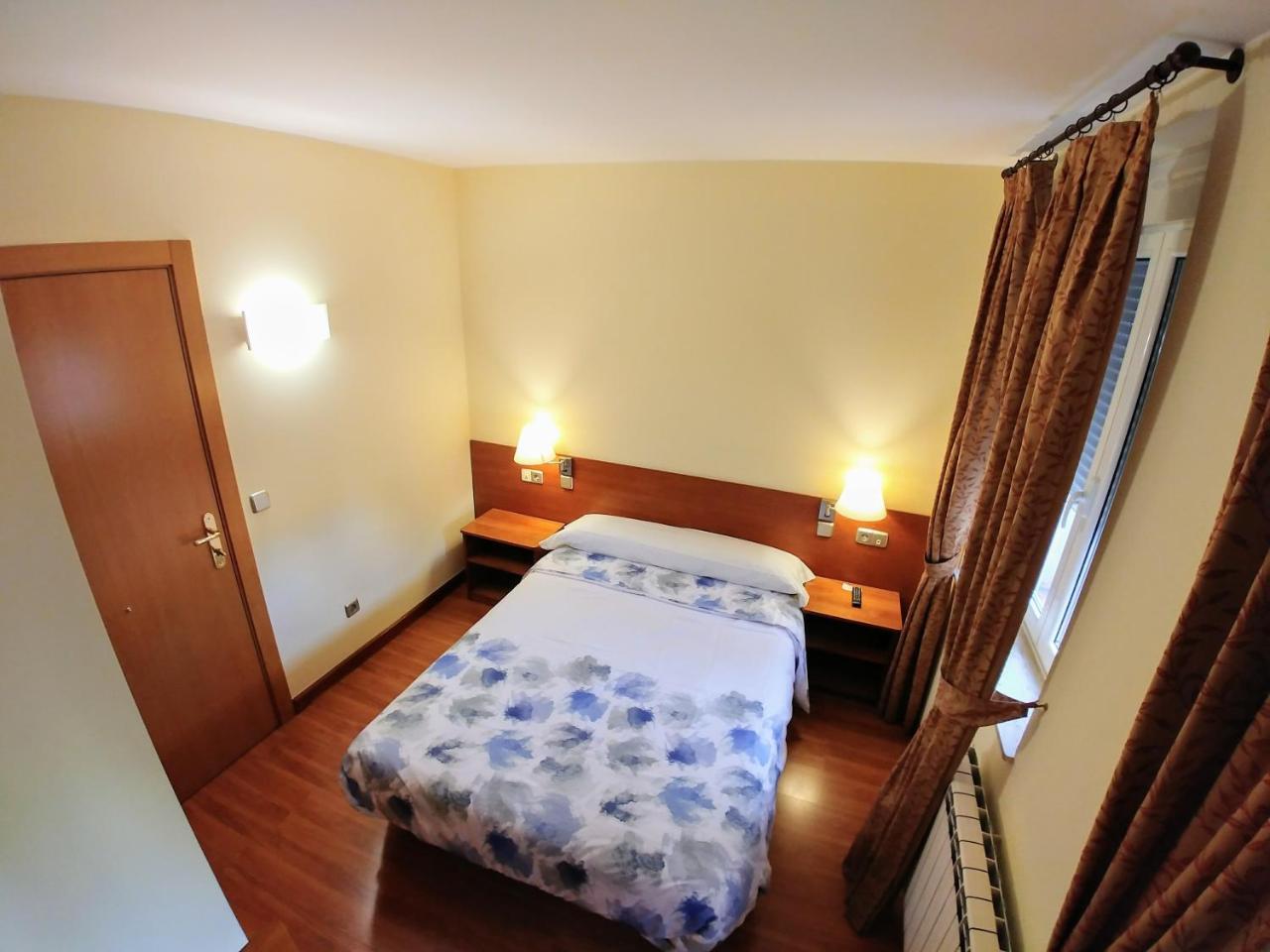 Hostal Prada Borges León Eksteriør billede